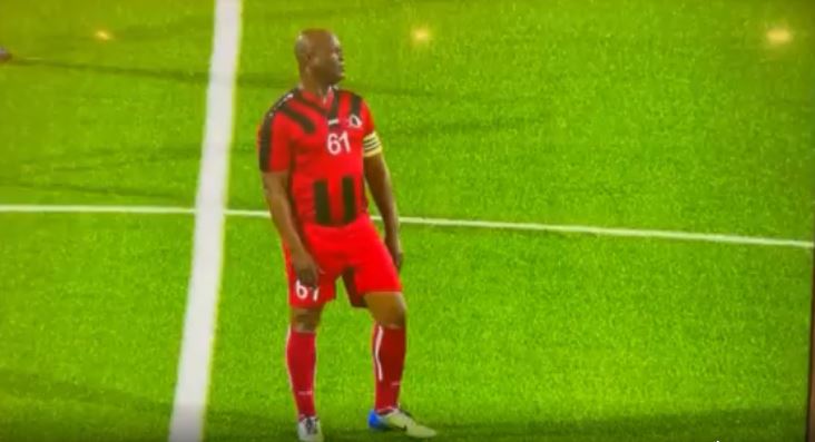شاهد الفيديو/ نائب رئيس دولة ولاعب كرة قدم عمره 60 عاما