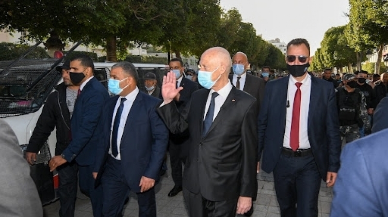 الباروميتر السياسي: تراجع التأييد لقرارات رئيس الجمهورية حول الوضع الاستثنائي