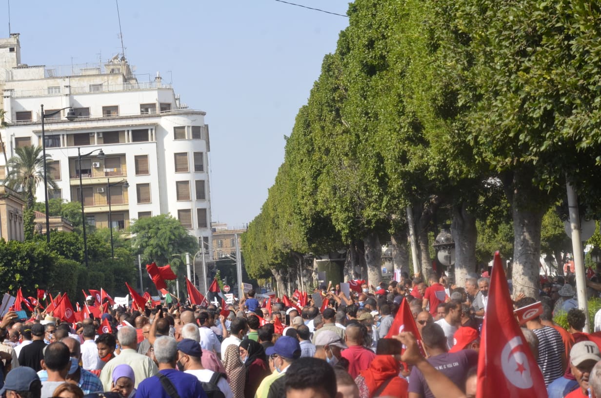 انطلاق المسيرات المساندة لقيس سعيد في كامل جهات الجمهورية