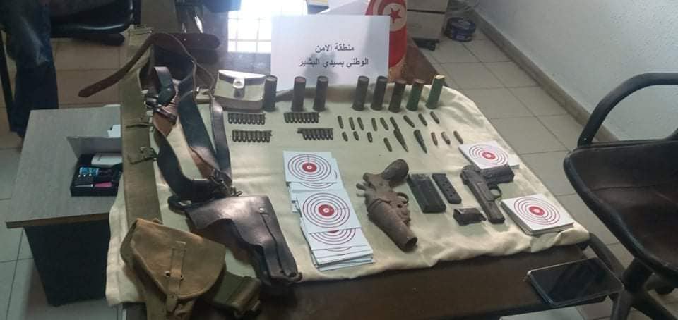 ضبط سلاح ناري وعدد من الخراطيش في منزل في هذه المنطقة