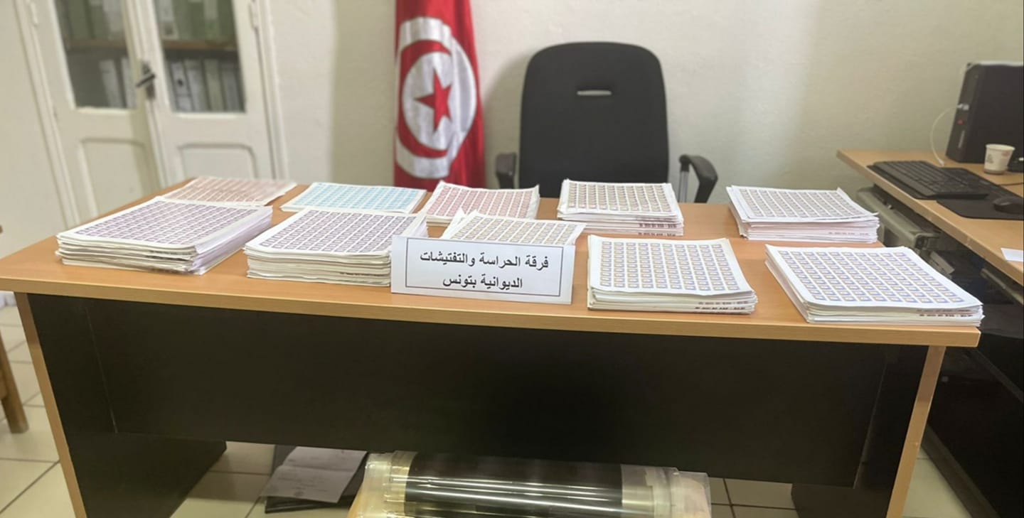 تفكيك شبكة تدليس طوابع جبائية خاصة بدولة أجنبية