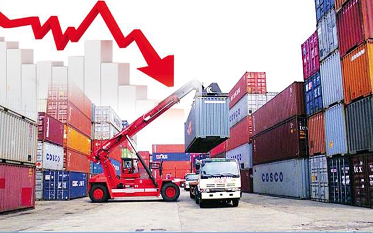 ارتفاع في واردات المواد الغذائية والتجهيز وتفاقم العجز التجاري