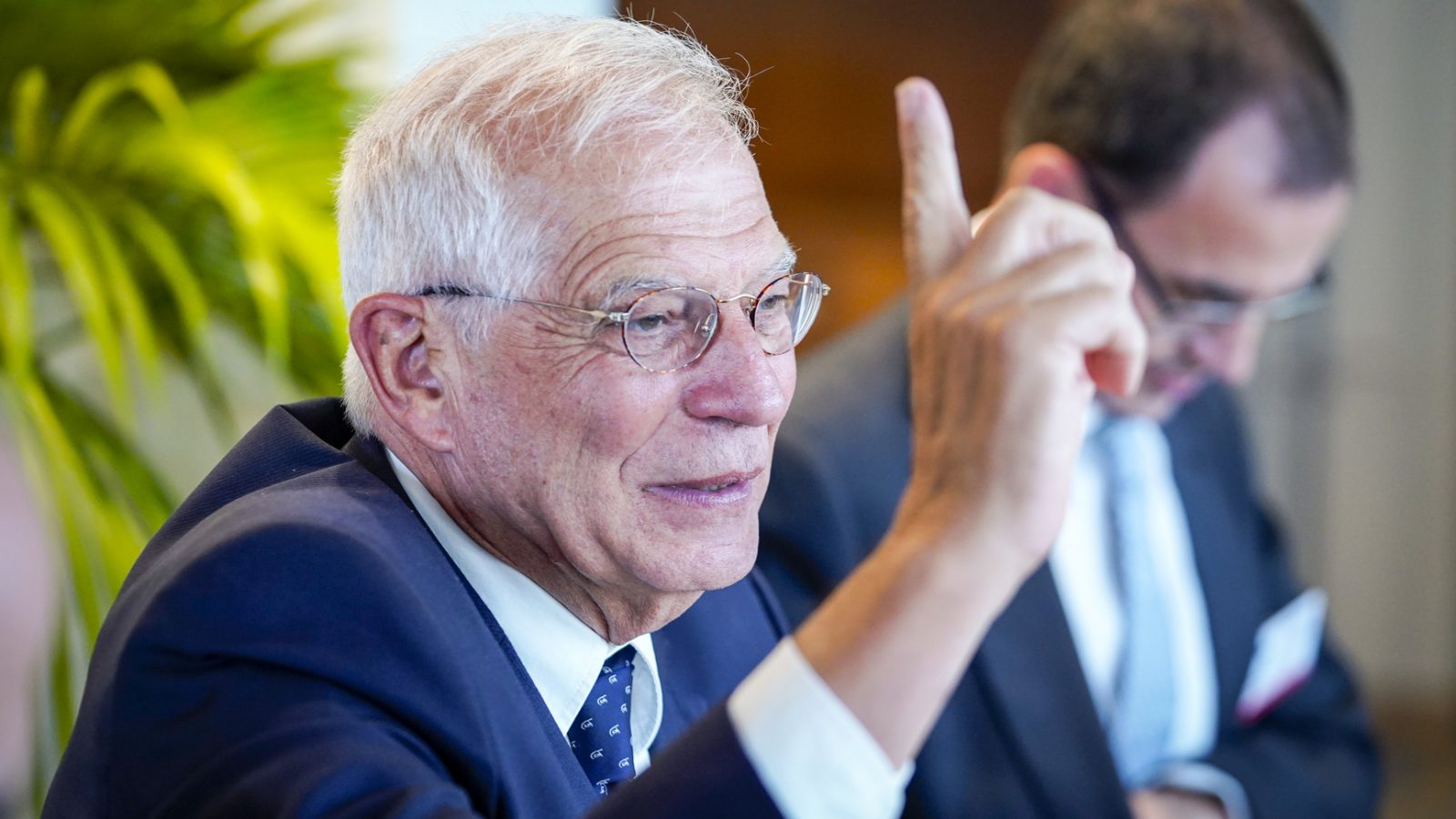 الاتحاد الأوروبي يدعو إلى جدول زمني للعودة إلى النظام الدستوري في تونس