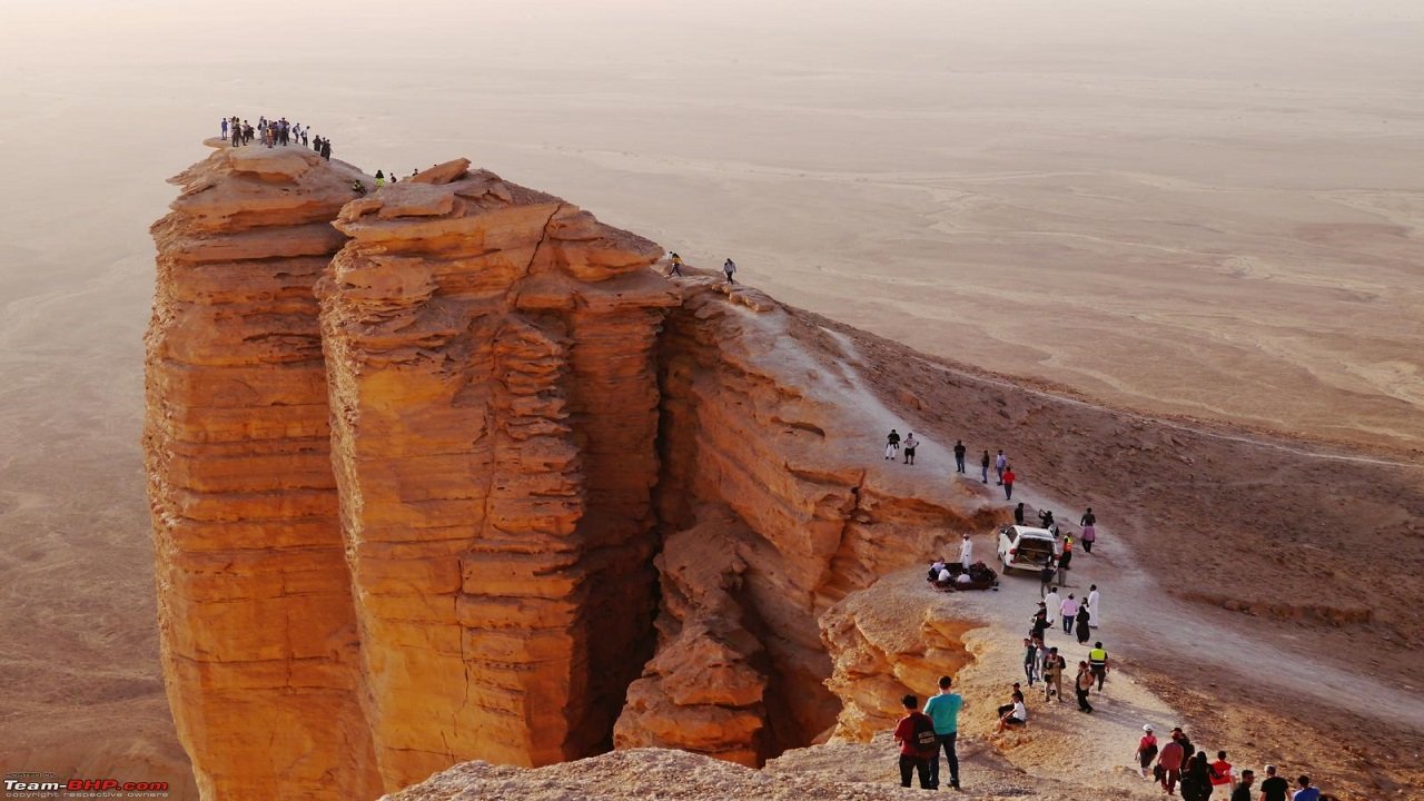 4 قتلى و5 جرحى في سقوط سيارة من أعلى جبال “نهاية العالم”