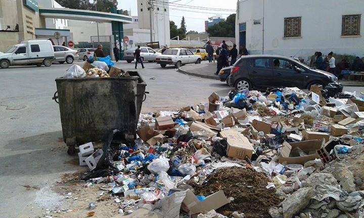 وضع لا يطاق في صفاقس/ انقطاع الماء لـ3 أيام وتكدس الفضلات وضع لا يطاق في صفاقس/ انقطاع الماء لـ3 أيام وتكدس الفضلات