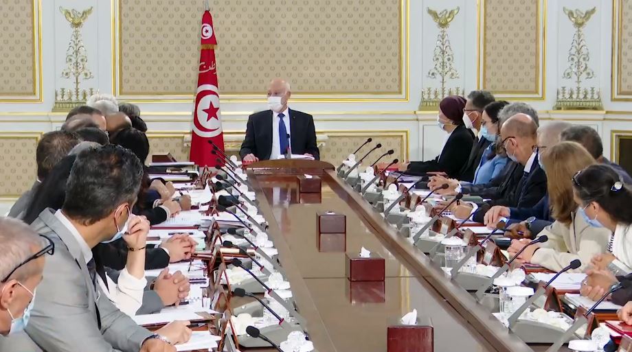 قيس سعيد: سحب جواز السفر من استجدى ضرب مصالح تونس وفتح تحقيق قضائي في شأنه (فيديو)