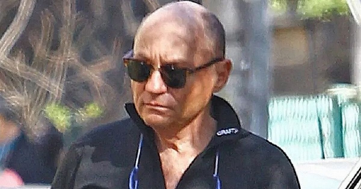 لحظة ارتطام طائرة ملياردير ببناء ومقتله مع أسرته  (فيديو)