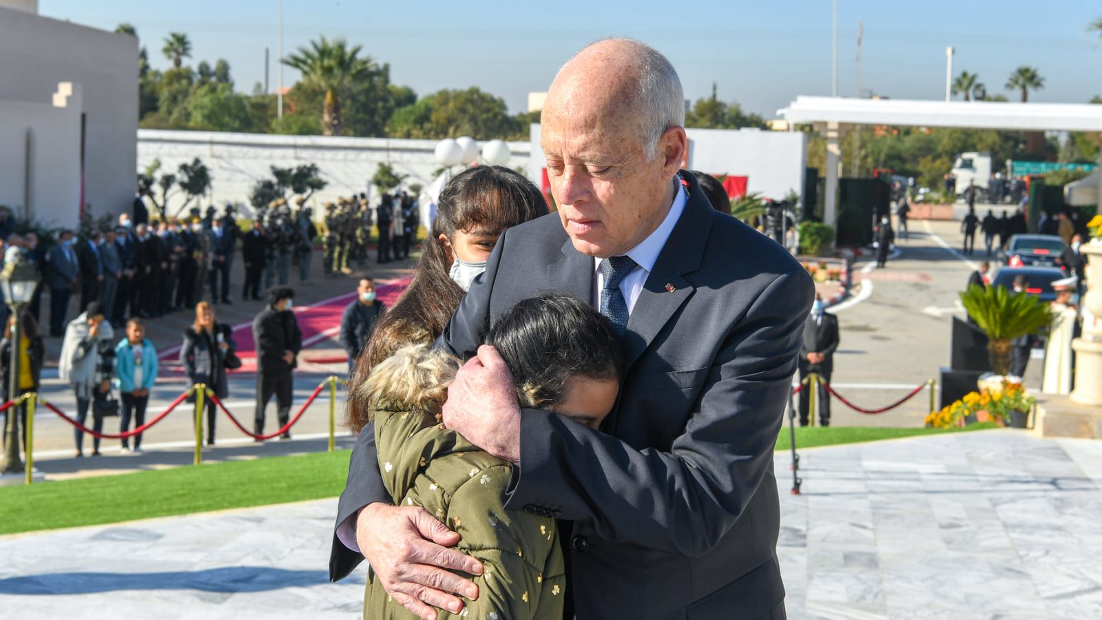 قيس سعيّد يشرف على موكب إحياء ذكرى استشهاد أعوان الأمن الرئاسي (فيديو)