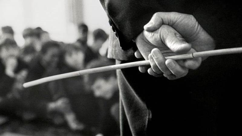 القيروان/ وليّ التلميذة التي كسر المعلّم أصابعها يتقاعس عن تتبع حق ابنته