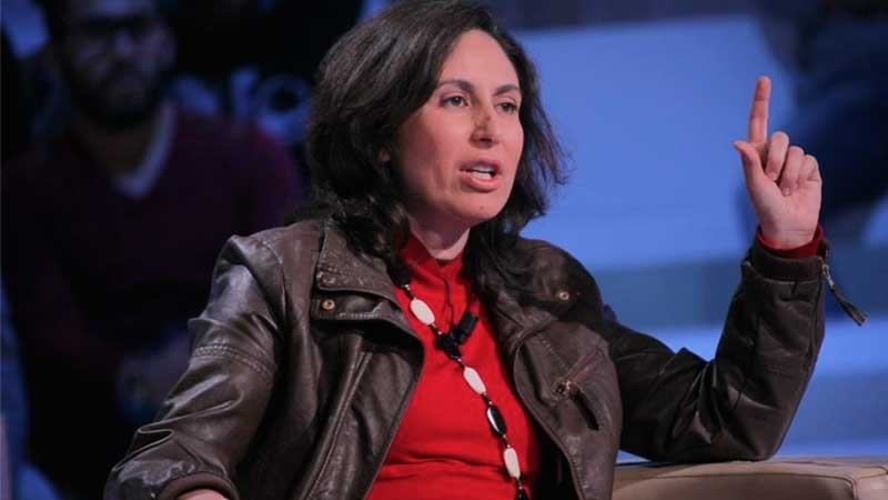 ألفة يوسف: “نجحوا التلامذة الكل وإلا ترصيلكم في المحكمة..”