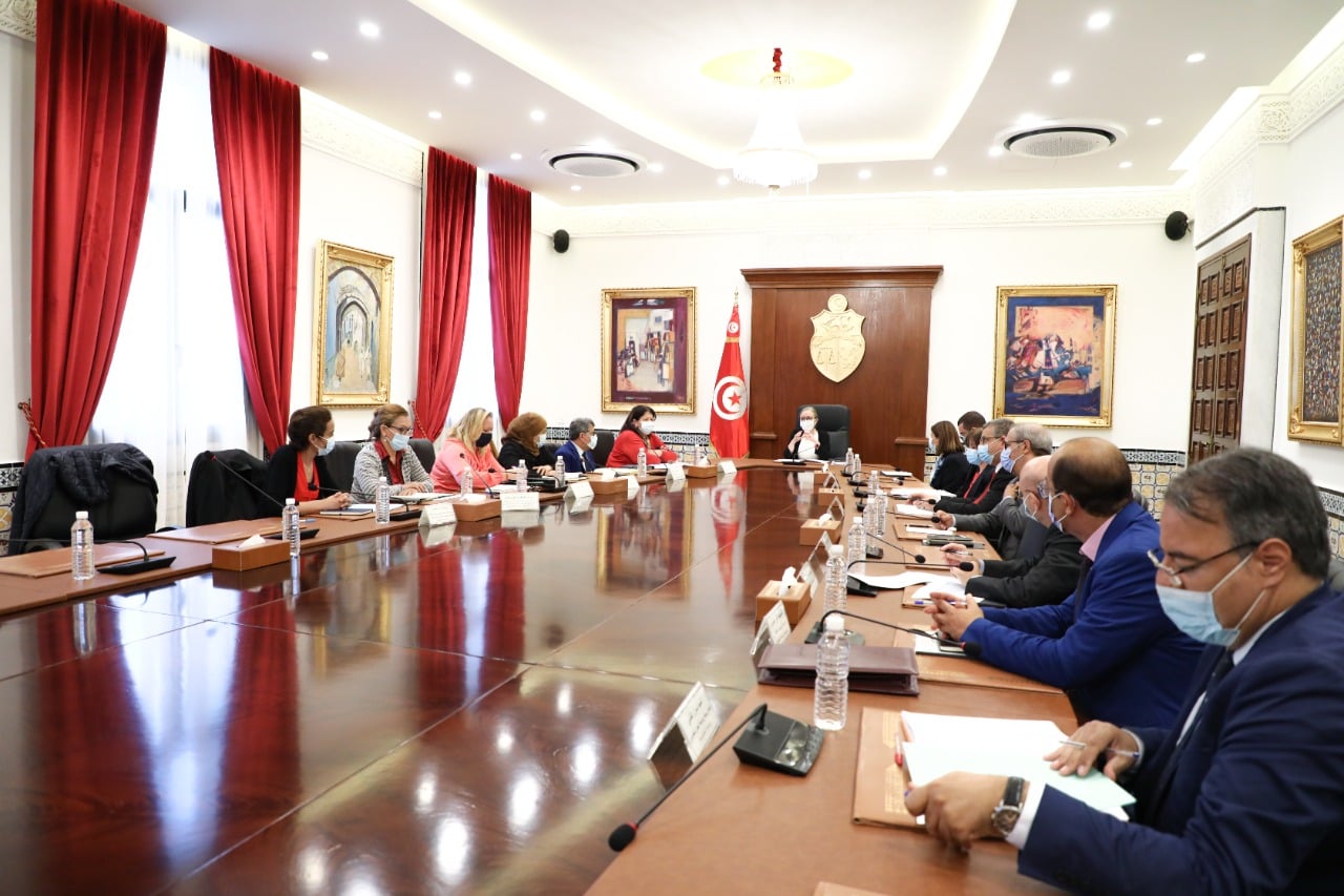 هذا ما جاء في اجتماع رئيسة الحكومة بعدد من المسؤولين هذا ما جاء في اجتماع رئيسة الحكومة بعدد من المسؤولين