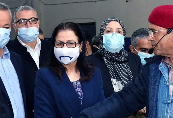 وزيرة التجارة في زيارة تفقدية إلى سوق الجملة (صور) وزيرة التجارة في زيارة تفقدية إلى سوق الجملة (صور)