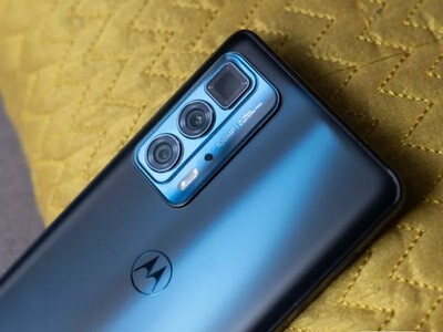 “موتورولا” تطلق هاتفا بكاميرات هي الأولى من نوعها
