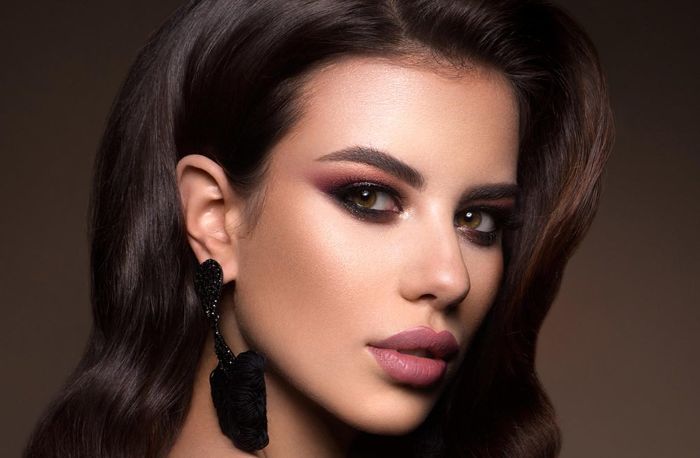 ألوان المكياج المناسبة للبشرة القمحية