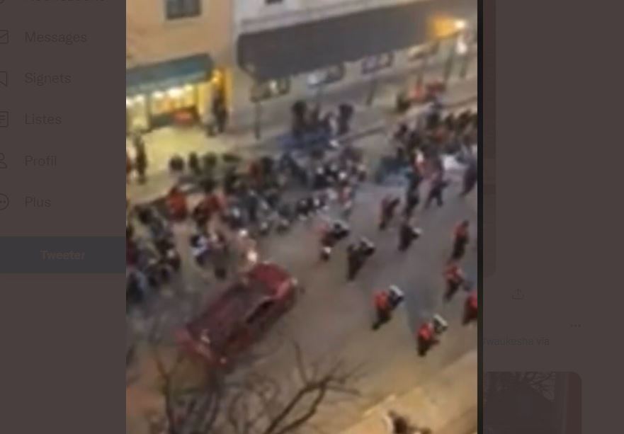 شاهد الفيديو/ سيارة “مجنونة” تدهس حشدا من الأشخاص