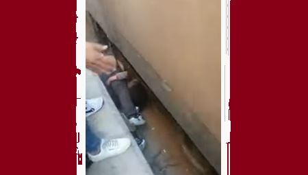 فيديو/ شاهد ماذا فعل هذا الأب لإنقاذ ابنته من تحت عجلات القطار