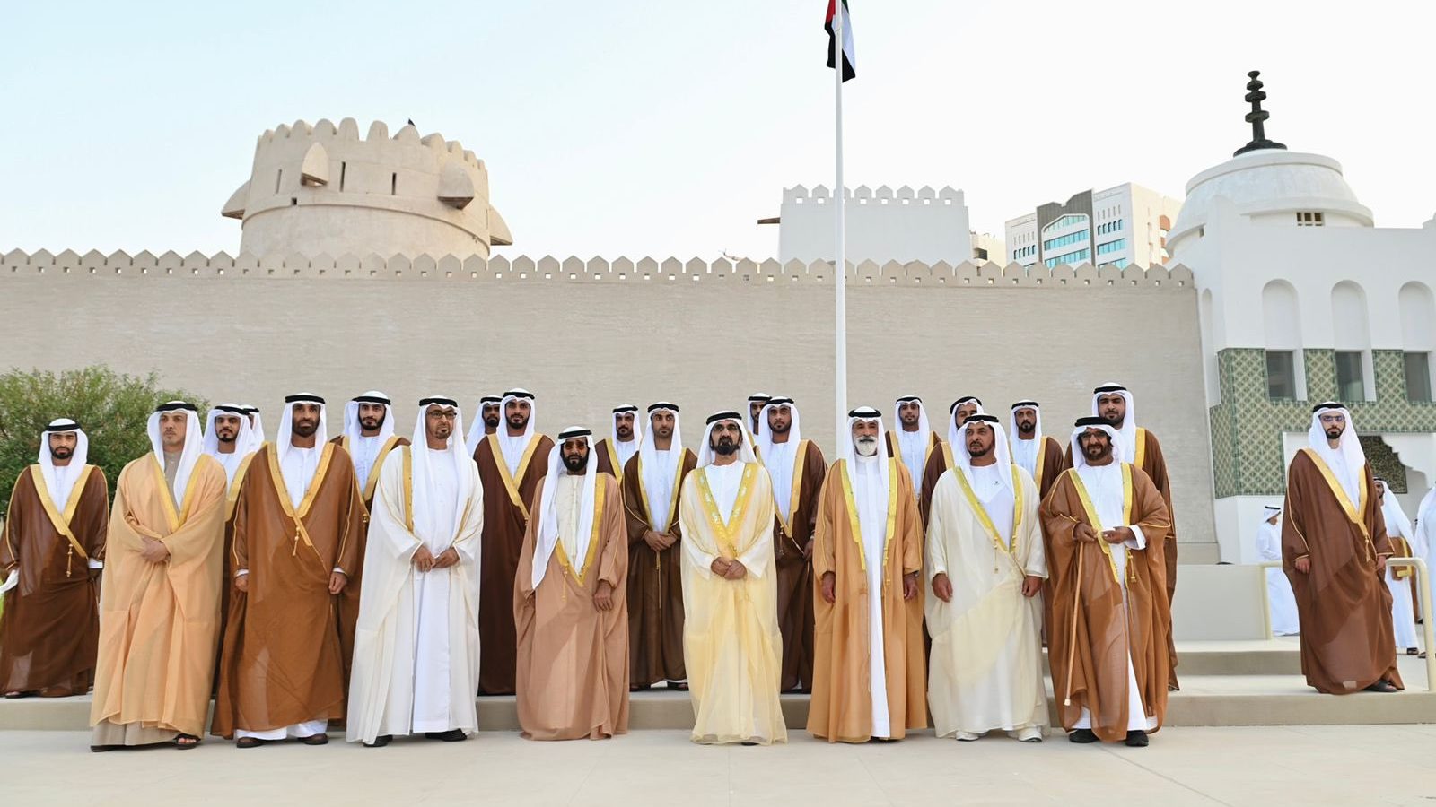 الإمارات/ حفل زفاف جماعي لـ 150 شابا بينهم نجل ولي عهد أبوظبي (صور)