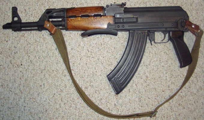 حجز كلاشنكوف و4 مسدسات إثر مداهمة منزل بالهوارية حجز كلاشنكوف و4 مسدسات إثر مداهمة منزل بالهوارية