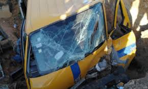 اصطدام تاكسي جماعي بجرار في منوبة.. وهذا عدد المصابين