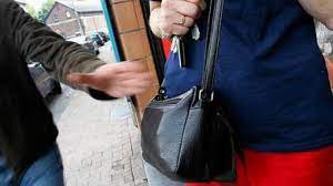 شاهد كيف فقد نشال حياته مباشرة بعد عملية سرقة شاهد كيف فقد نشال حياته مباشرة بعد عملية سرقة