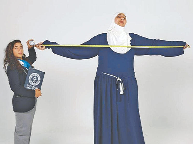 صاحبة 3 أرقام قياسية/ وفاة أطول امرأة في العالم (صور) صاحبة 3 أرقام قياسية/ وفاة أطول امرأة في العالم (صور)