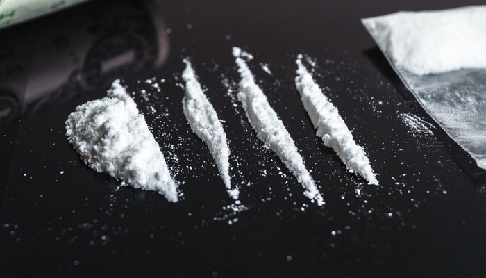 تبيعه أمها وجدتها/ ابنة الـ7 سنوات تصنع الكوكايين