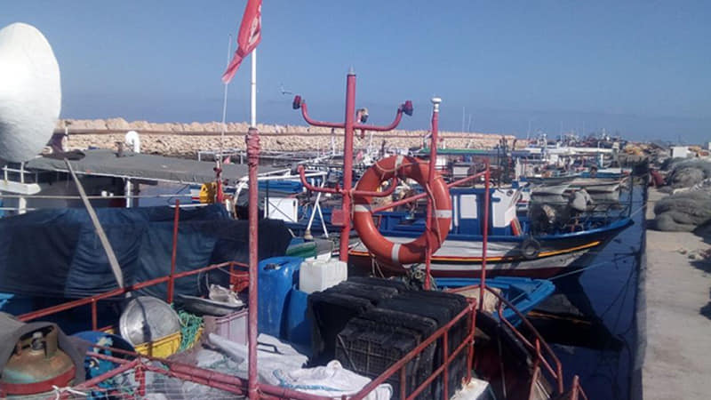 قابس/ بحّارة يغلقون ميناء عنّوش التجاري بمراكبهم