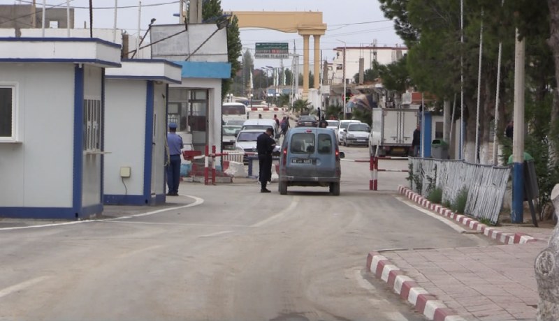 الجزائر/ تحقيق في توريد 4 حاويات تحوي ملابس عسكرية عبر تونس