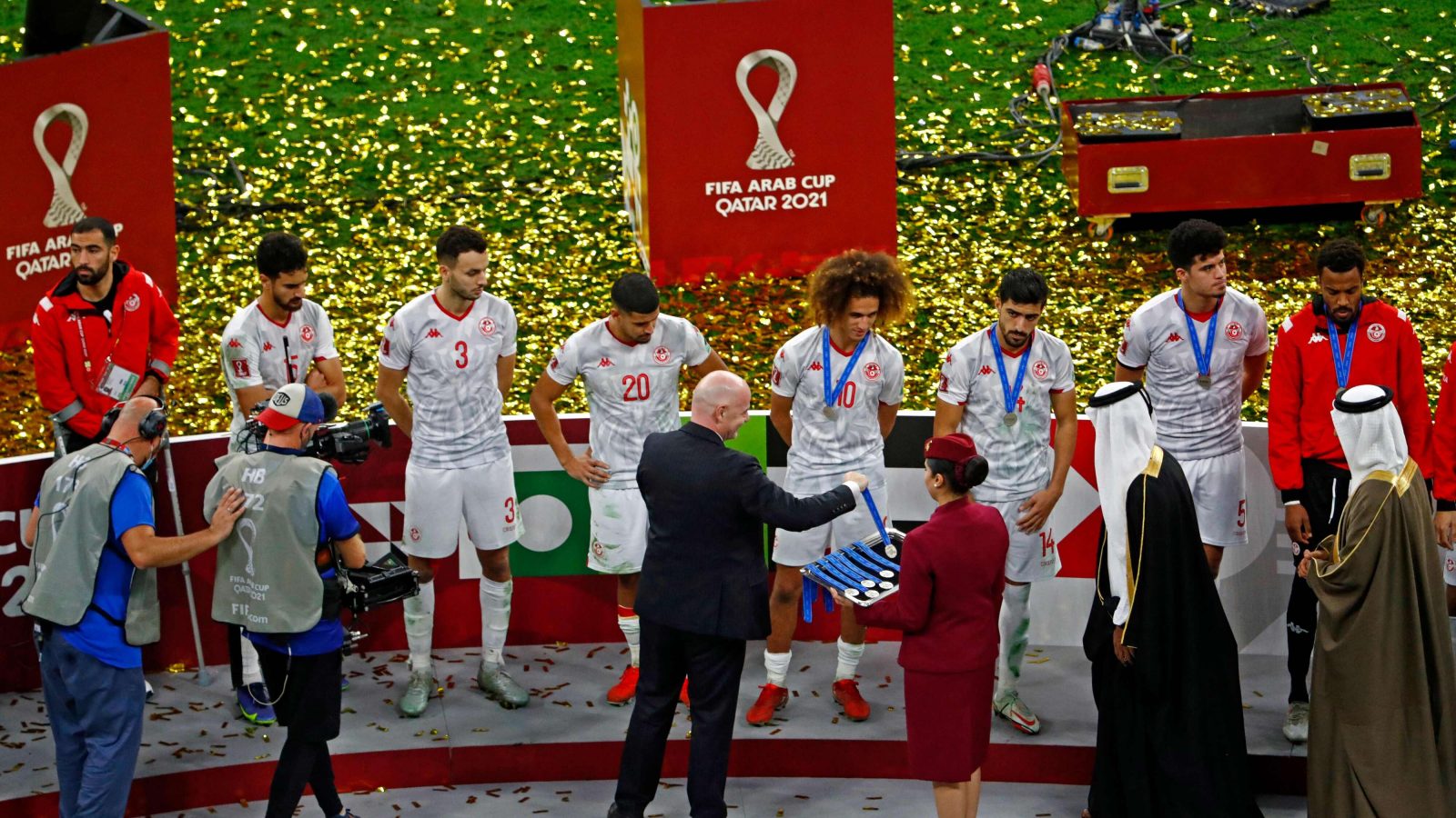 بالصور/ المنتخب على منصة التتويج لتسلم الميداليات