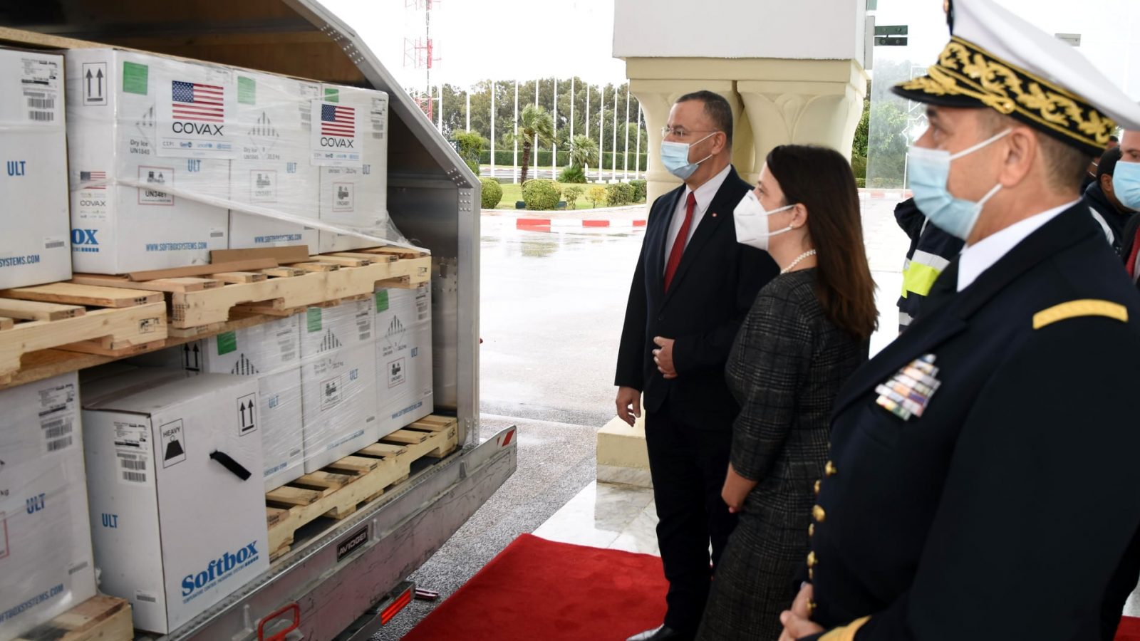 تونس تتسلم تلاقيح كورونا من الولايات المتحدة (فيديو)