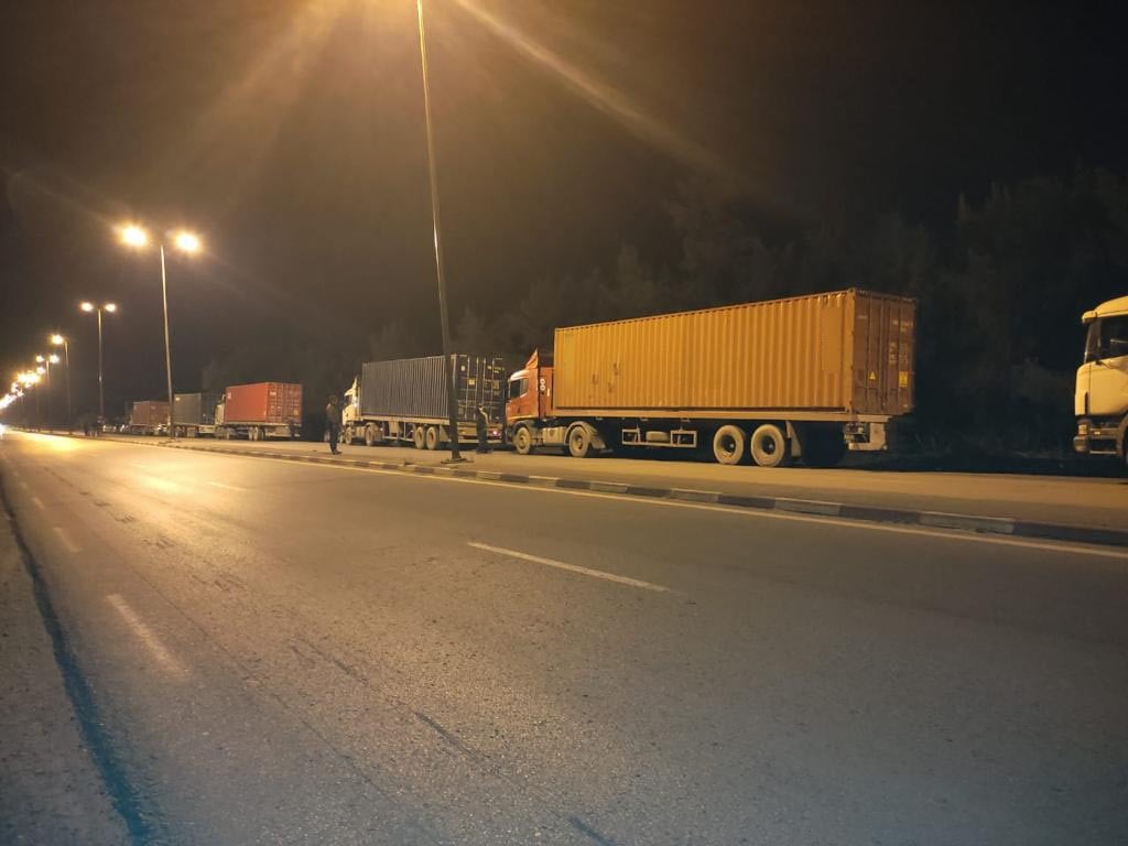 حجز 23 حاوية توريد لهذا السبب (صور)