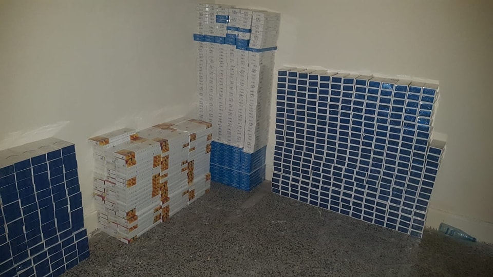 حجز 10 آلاف علبة سجائر