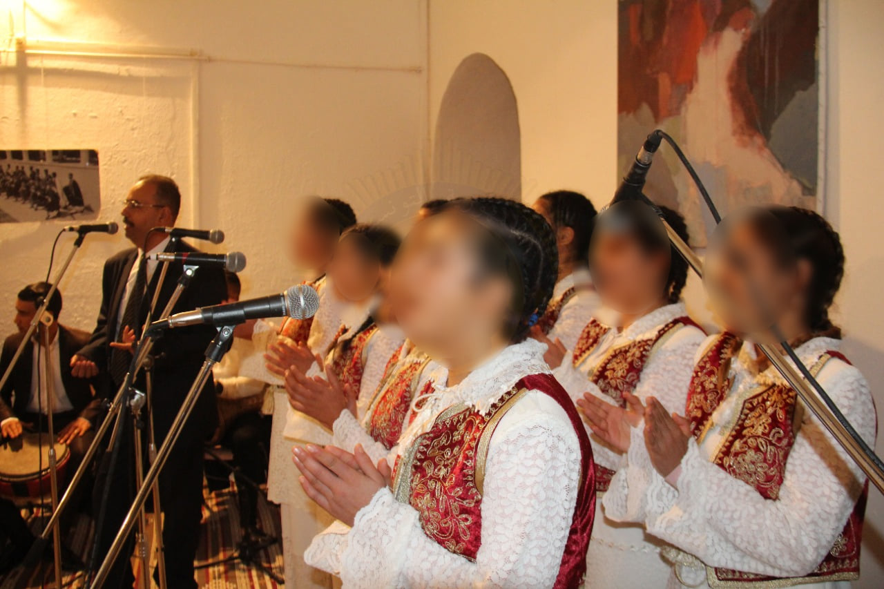 شاهد/ المودعون بالاصلاحيات يغنّون ويمثّلون