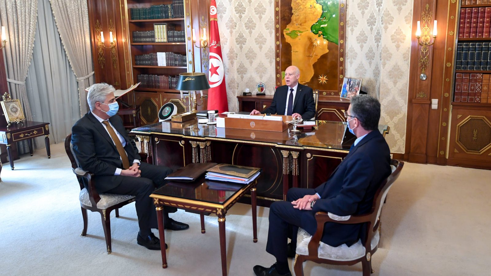 سعيّد يلتقي وزيريْ الداخلية والدفاع