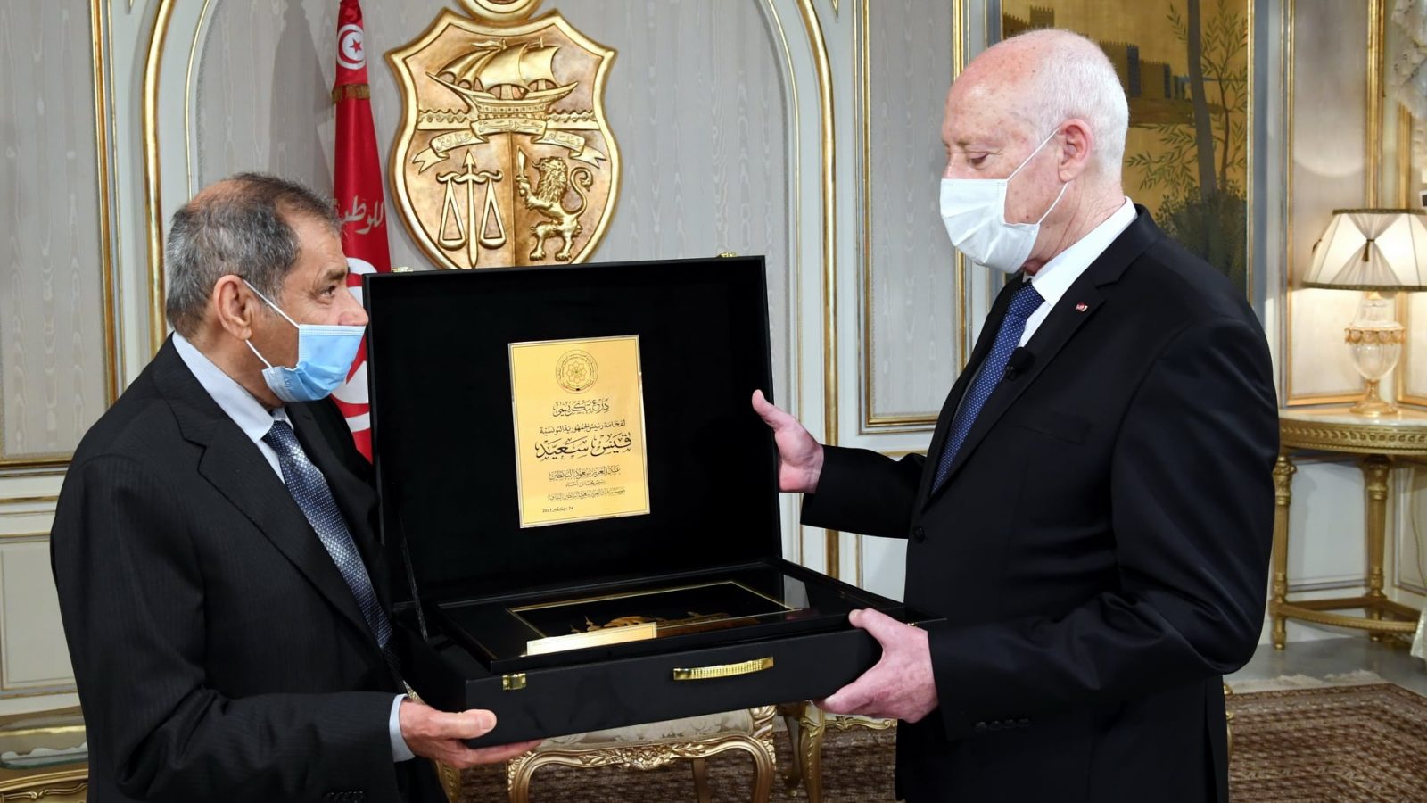 ماذا في لقاء قيس سعيد برئيس مؤسسة البابطين الثقافية الكويتية