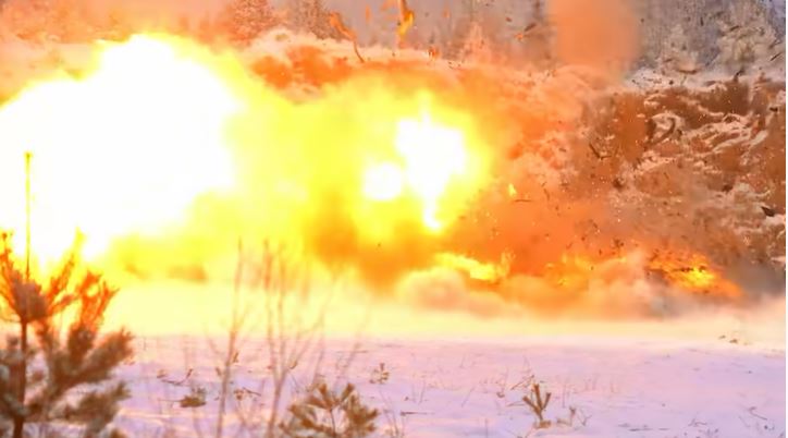 فنلندي يفجر سيارته الـ”تسلا”… لهذا السبب (فيديو)