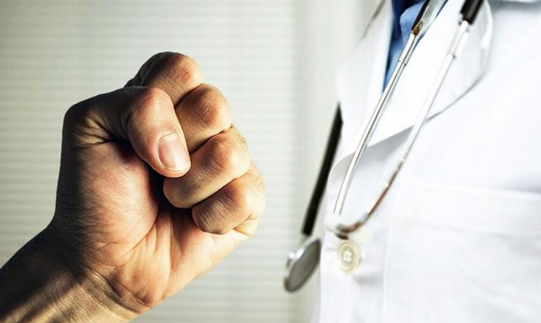 الاعتداء بالعنف على طبيبتين بمستشفى بنزرت الاعتداء بالعنف على طبيبتين بمستشفى بنزرت