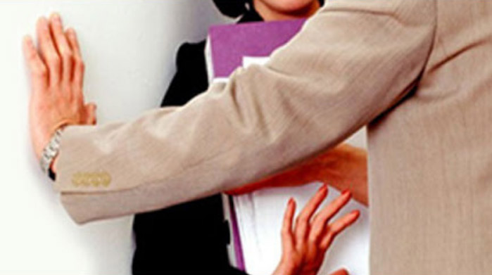 المنستير/ فتح تحقيق ضد أستاذ تربية بدنية بتهمة التحرش بتلميذته المنستير/ فتح تحقيق ضد أستاذ تربية بدنية بتهمة التحرش بتلميذته