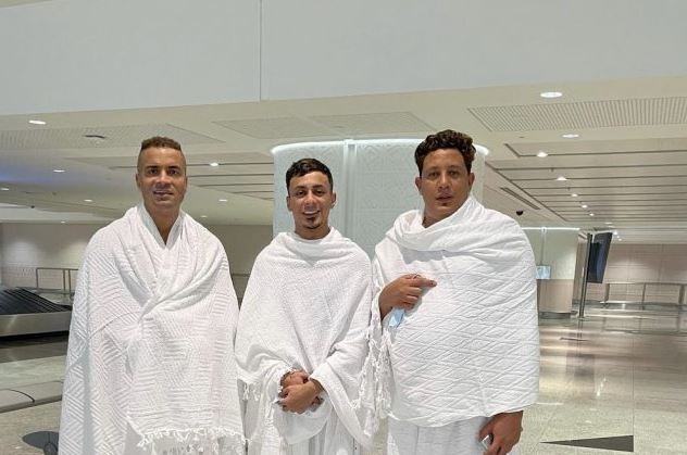 3 فنانين مصريين يؤدون مناسك العمرة