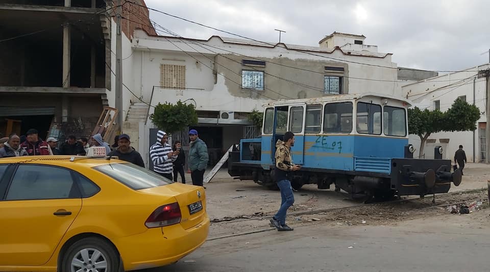 خروج قاطرة عن السكة في نعسان (صور)