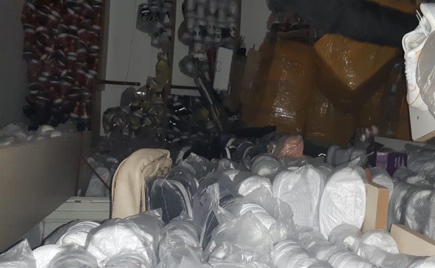 الصبّاغين/ مداهمة مخزن عشوائي وهذا ما تمّ حجزه (صور)