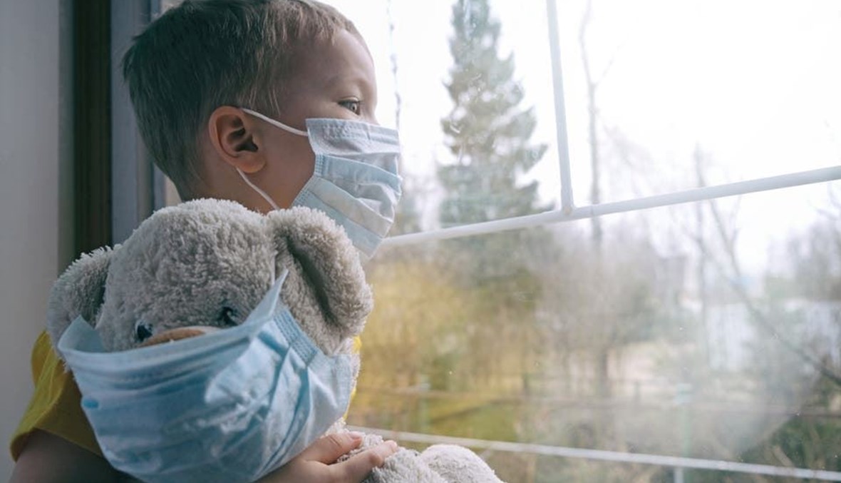 أخصائي صحة نفسية يوصي بإبعاد الأطفال المصابين بكورونا عن التوتر