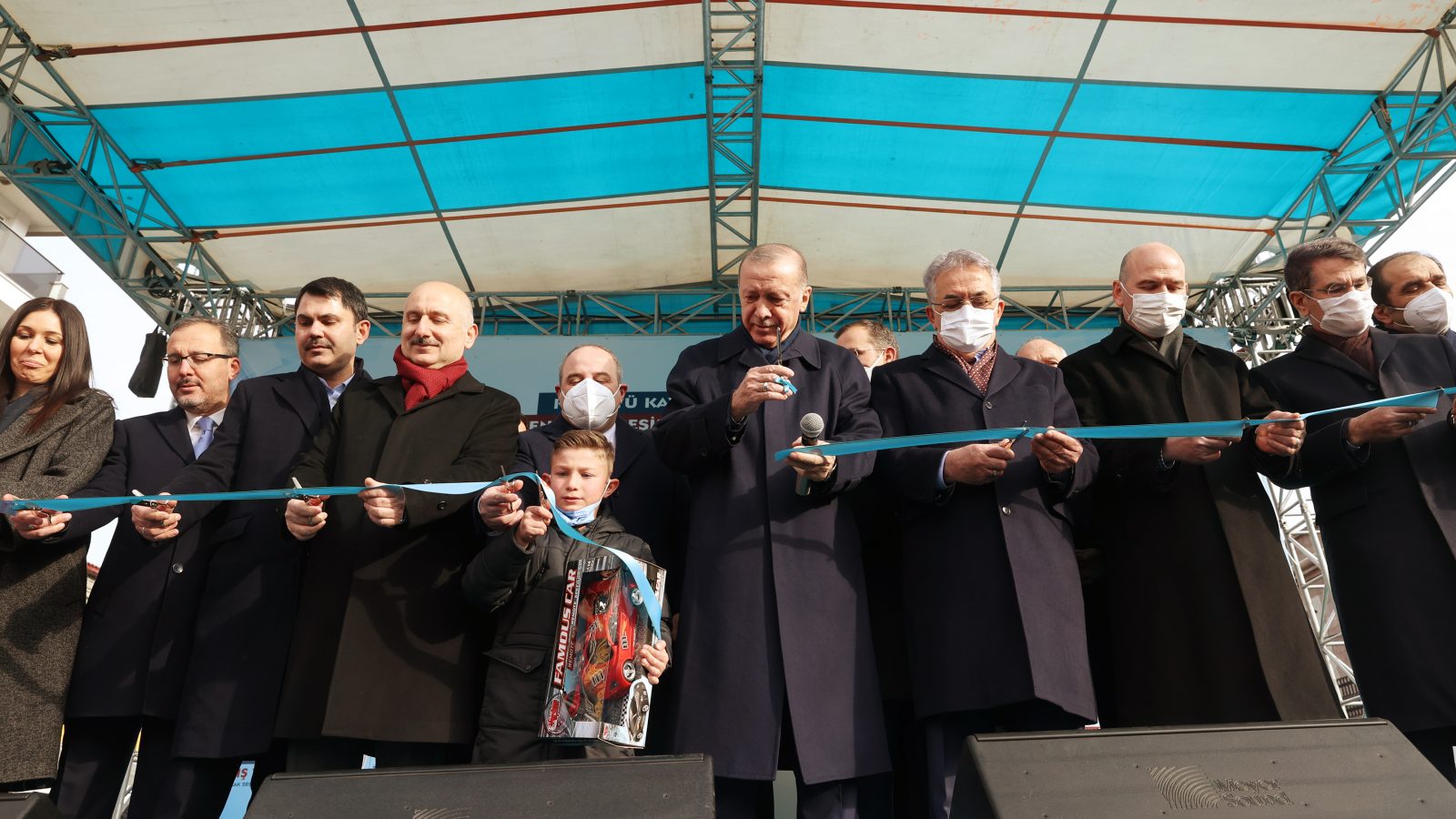 شاهد الفيديو/ طفل أمام أردوغان: زعيم المعارضة خائن وعمي الرئيس هو الأفضل