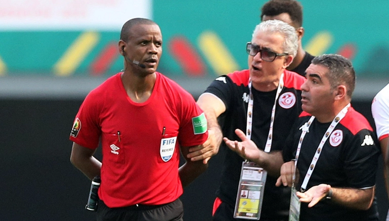 الـ”كان”/ تعيين حكم فضيحة الدقيقة 85 لإدارة لقاء المغرب والغابون الـ”كان”/ تعيين حكم فضيحة الدقيقة 85 لإدارة لقاء المغرب والغابون