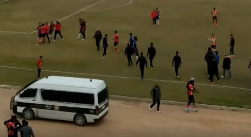 بالفيديو/ أحداث عنف توقف مباراة جرجيس واتحاد تطاوين