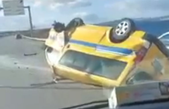 العاصمة/ شاهد بالفيديو لحظة انقلاب سيارة تاكسي جماعي العاصمة/ شاهد بالفيديو لحظة انقلاب سيارة تاكسي جماعي