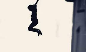 ابتز زوجته بصور فاضحة فألقت بنفسها من الشرفة