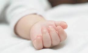 وفاة رضيع الـ 42 يوما بكورونا