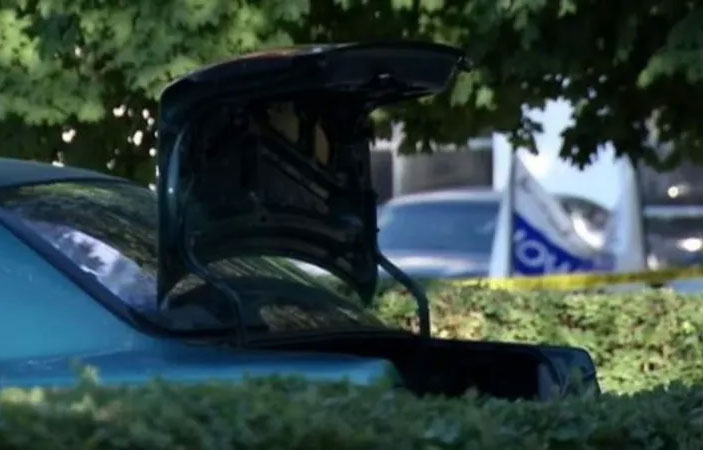 خشيت على نفسها من كورونا/ أم تضع ابنها المصاب بمكان غريب