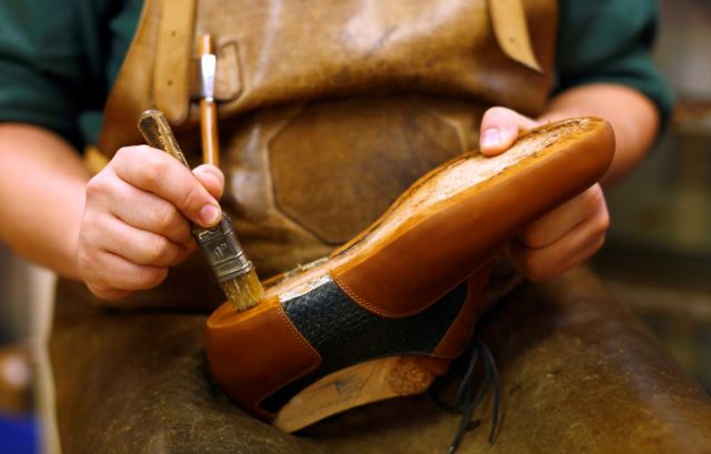 جامعة الجلود والأحذية تطلق صيحة فزع